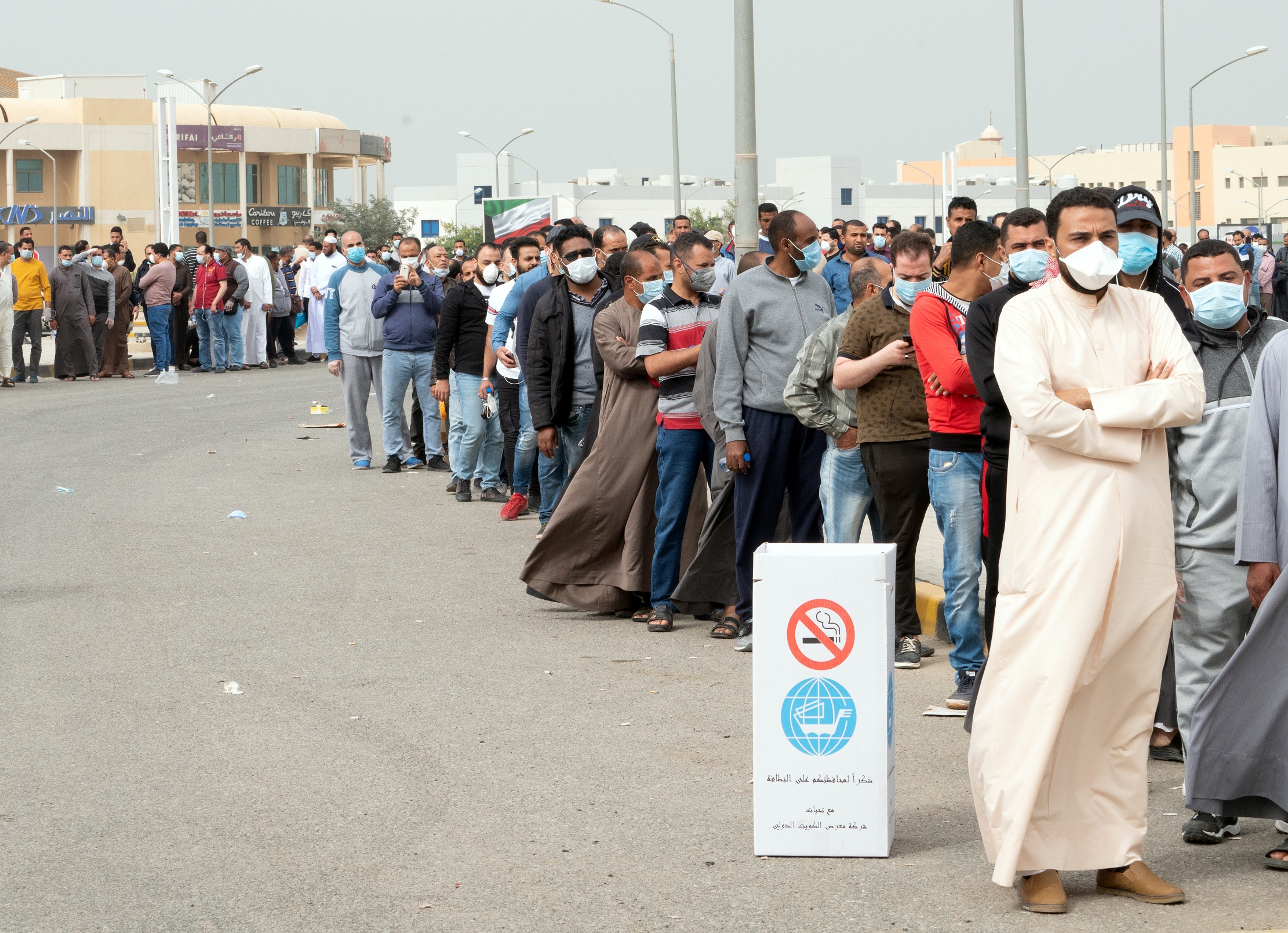 قرار عاجل .. من الداخلية الكويتية بترحيل وإنهاء خدمات مايزيد عن 800 وافد لهذة الإسباب! 